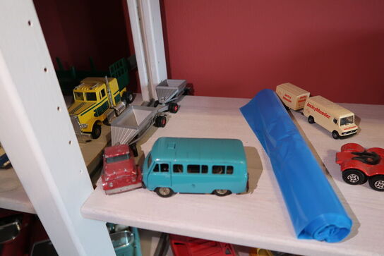 Div. Legetøjslastbiler og biler