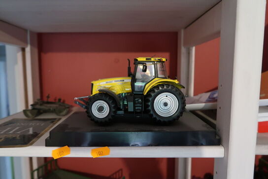 Legetøjstraktor MASSEY FERGUSON 7499