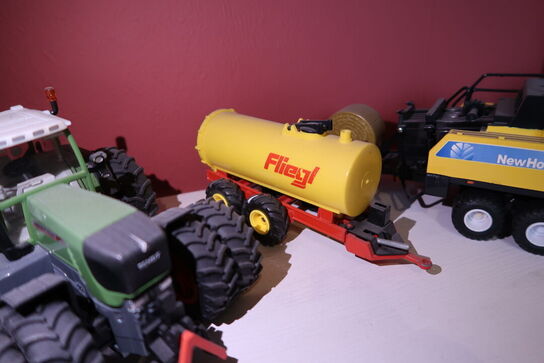 Div. Legetøjslandbrugsmaskiner FLIEG, NEW HOLLAND m.fl.