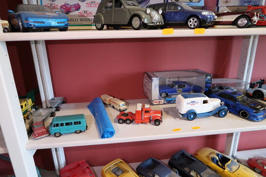 Div. Legetøjslastbiler og biler