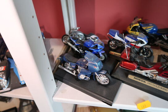 8 stk. legetøjsmotorcykler