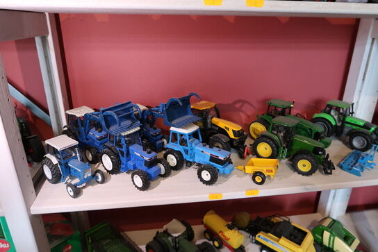 Div. Legetøjslandbrugsmaskiner FORD, JOHN DEERE m.fl.