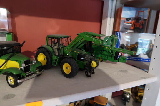 Div. Legetøjslandbrugsmaskiner JOHN DEERE