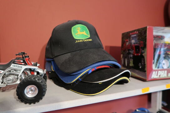 Div. Kasketter, legetøjs ATV, traktor m.m.