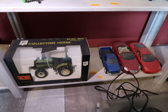 Legetøjstraktor AGRITEC samt 3 stk. legetøjsbiler