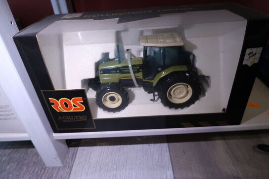 Legetøjstraktor AGRITEC samt 3 stk. legetøjsbiler