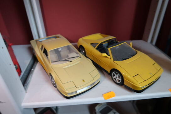 2 stk. legetøjsbiler