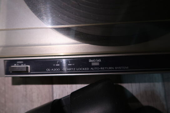 Computerskærm HP, pladeafspiller QUARTZ LOCK QL-A200