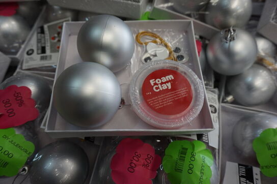 ca. 215 sæt Lav selv julekugler 