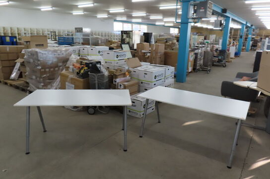 2 stk. Skriveborde m. justerbare ben