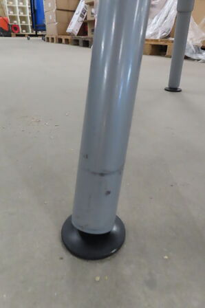 2 stk. Skriveborde m. justerbare ben