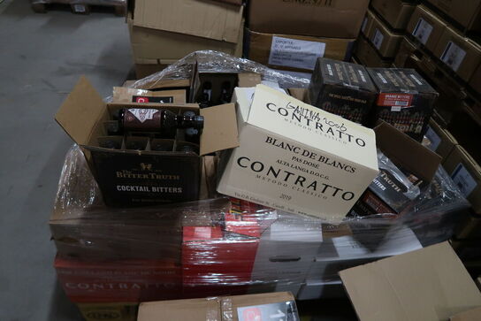 Ca. 200 flasker blandet spiritus m.m.