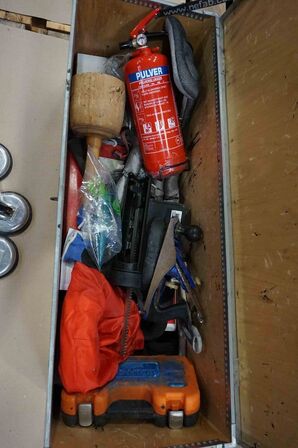 Nefab Værktøjskasse med blandet indhold 