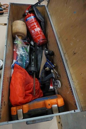 Nefab Værktøjskasse med blandet indhold 