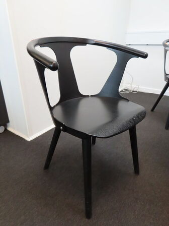 Rundt bord, AUDO CPH Snaregade m. 3 stk. stole, IN BETWEEN SK1