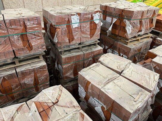 15 x 4 hoveder (15 paller) med Mursten