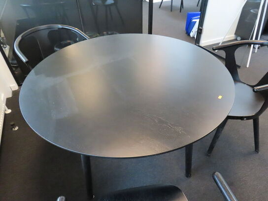 Rundt bord, IN BETWEEN SK4 m. 3 stk. stole, IN BETWEEN SK1