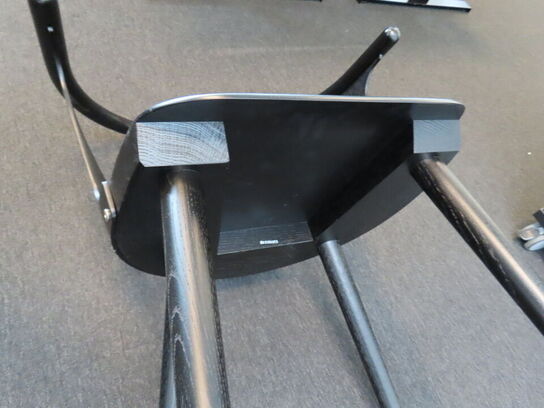 Rundt bord, AUDO CPH Snaregade m. 3 stk. stole, IN BETWEEN SK1