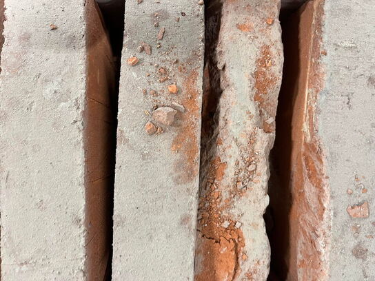 15 x 4 hoveder (15 paller) med Mursten