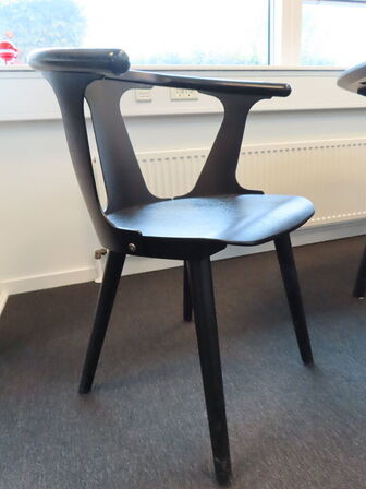 Rundt bord, IN BETWEEN SK4 m. 3 stk. stole, IN BETWEEN SK1