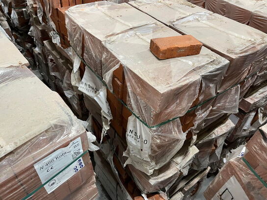 15 x 4 hoveder (15 paller) med Mursten