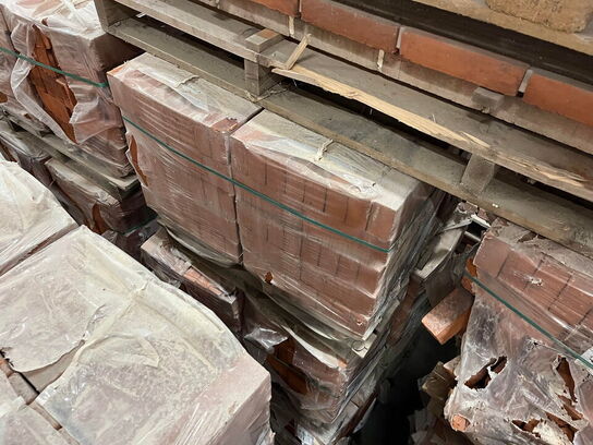 15 x 4 hoveder (15 paller) med Mursten