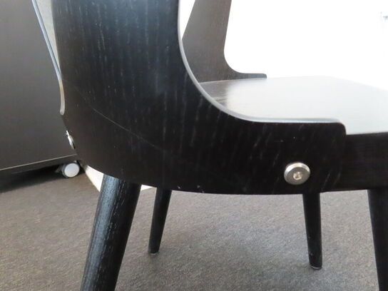 Rundt bord, AUDO CPH Snaregade m. 3 stk. stole, IN BETWEEN SK1