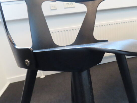 Rundt bord, IN BETWEEN SK4 m. 3 stk. stole, IN BETWEEN SK1