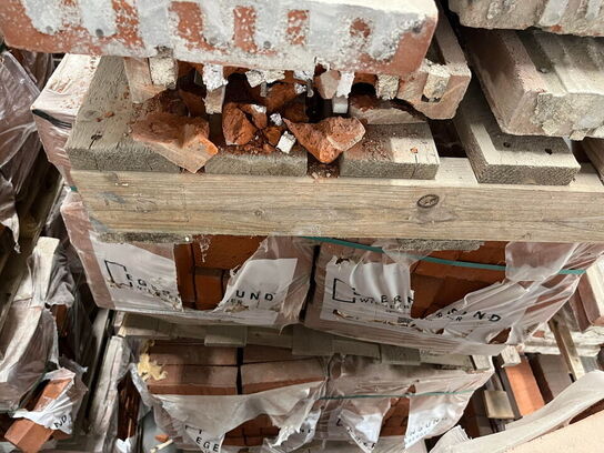 15 x 4 hoveder (15 paller) med Mursten