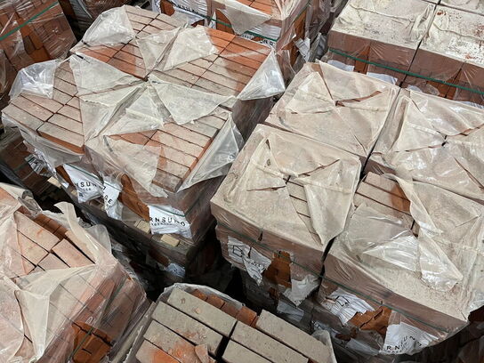 15 x 4 hoveder (15 paller) med Mursten