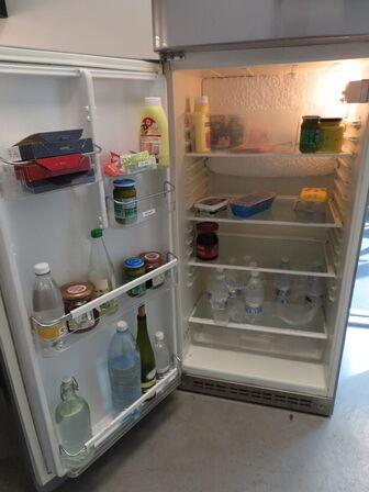 Køle/fryseskab, SMEG FAB30XS7, med indhold