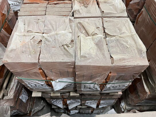 15 x 4 hoveder (15 paller) med Mursten