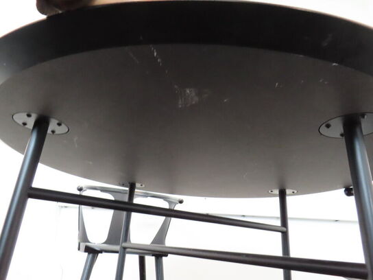 Rundt bord, AUDO CPH Snaregade m. 3 stk. stole, IN BETWEEN SK1