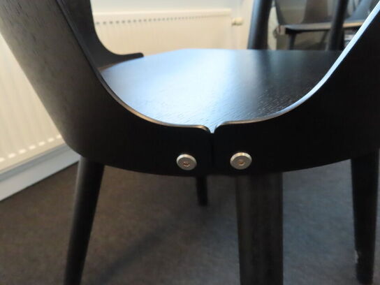 Rundt bord, IN BETWEEN SK4 m. 3 stk. stole, IN BETWEEN SK1