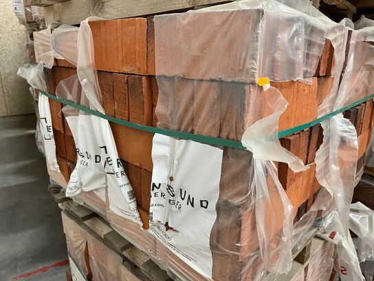 15 x 4 hoveder (15 paller) med Mursten