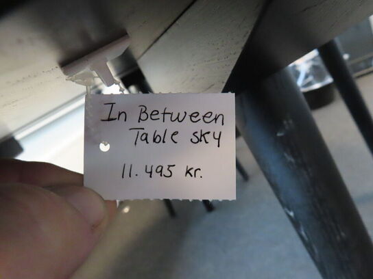 Rundt bord, IN BETWEEN SK4 m. 3 stk. stole, IN BETWEEN SK1