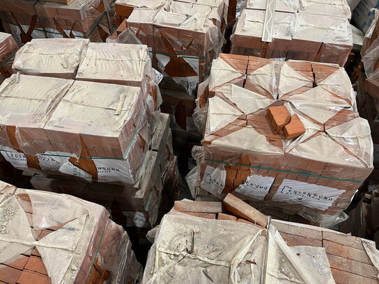 15 x 4 hoveder (15 paller) med Mursten