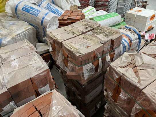 15 x 4 hoveder (15 paller) med Mursten