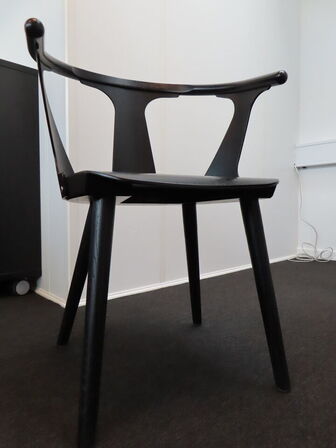 Rundt bord, AUDO CPH Snaregade m. 3 stk. stole, IN BETWEEN SK1