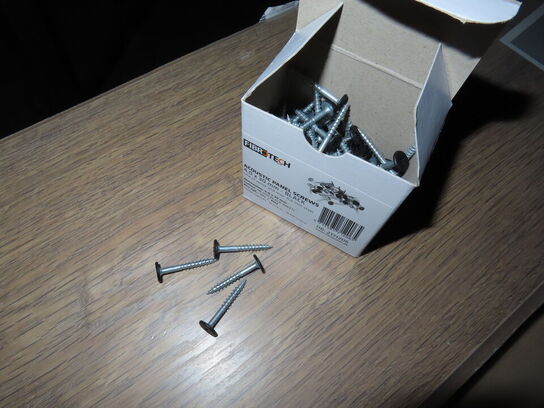 5 kasser skruer til Akustikpaneler