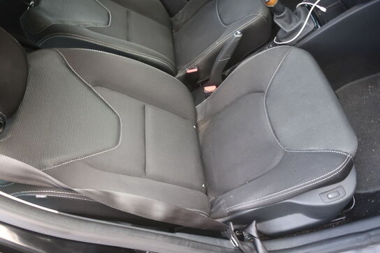 Personbil: RENAULT NY CLIO DCI 90 5D (moms fri)