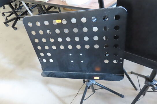 Diverse node- og lampestativer