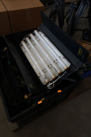 2 stk. Rør-lamper KINO FLO FIX-4804 m. ballast