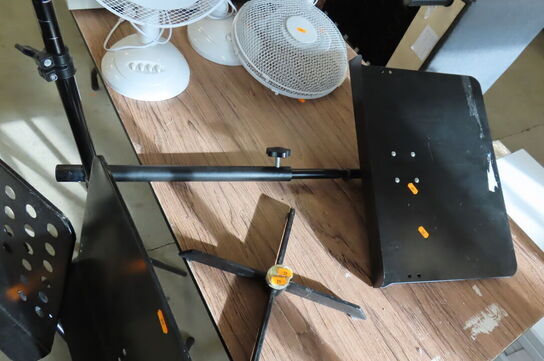 Diverse node- og lampestativer