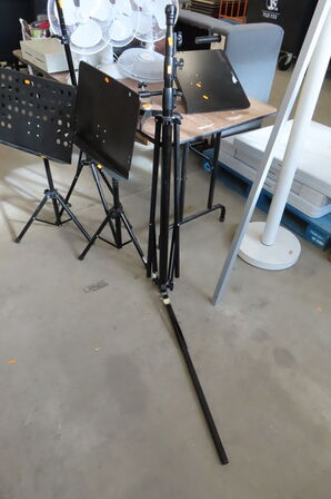 Diverse node- og lampestativer