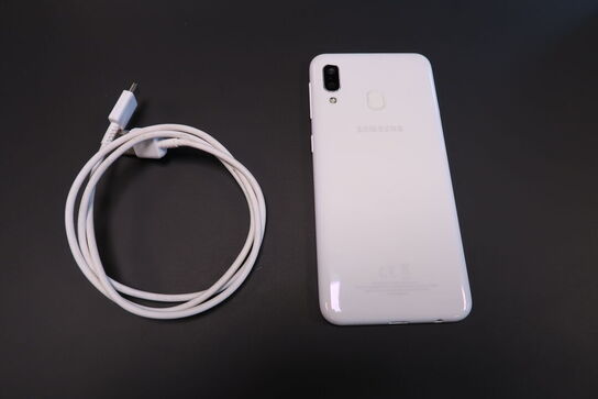 Mobiltelefon SAMUNG A20E 32Gb