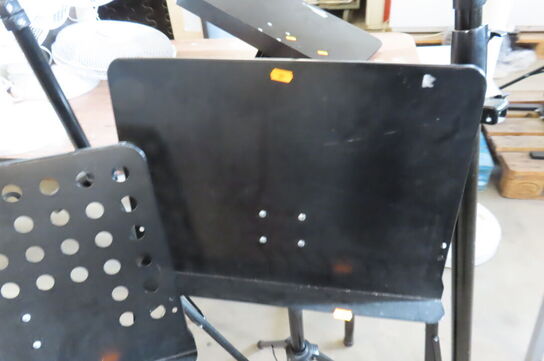 Diverse node- og lampestativer