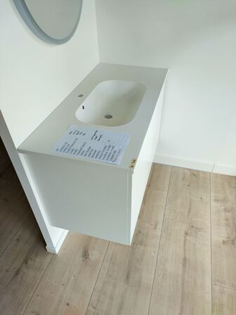 Badeværelses arrangement - 2 stk. skuffer med fuldt udtræk og soft close og KUMA vask