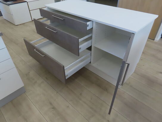 Fritstående Ø med 3 skuffer med fuldt udtræk og soft close og et skab