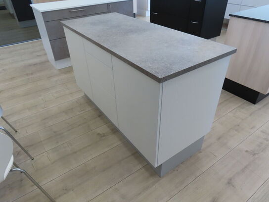 Fritstående Ø med 9 skuffer med fuldt udtræk og soft close